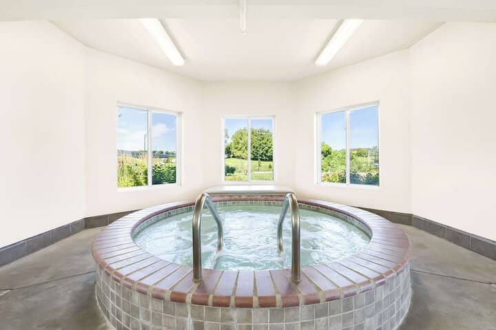 Pool 21 of 31